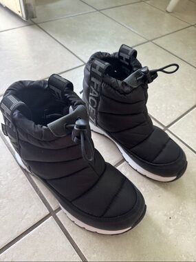 The North Face Kids Black Quilted Toggle Snow Boots